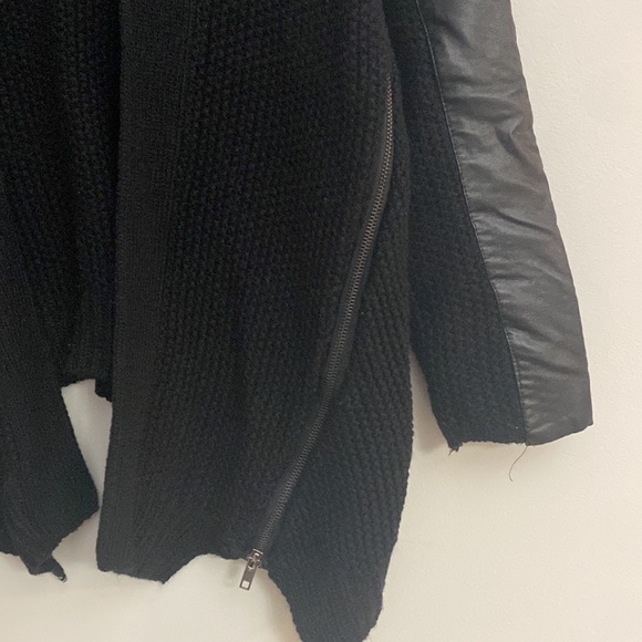 Coco + Jaimeson women’s black asymmetrical 100% acrylic short Cardigan size M/L - Picture 4 of 8